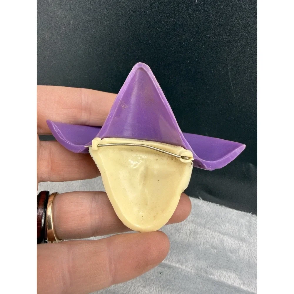Vintage‎ Celluloid Brooch Sombrero Purple